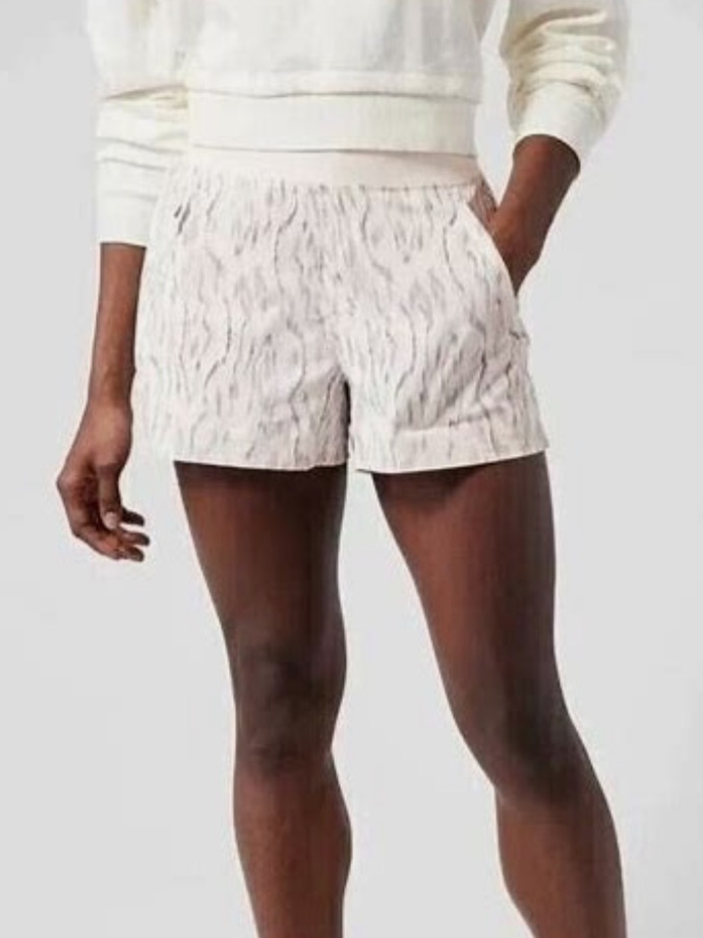 Athleta Trekkie North Short Magnolia White Zipper Pockets Athleisure Gym-12